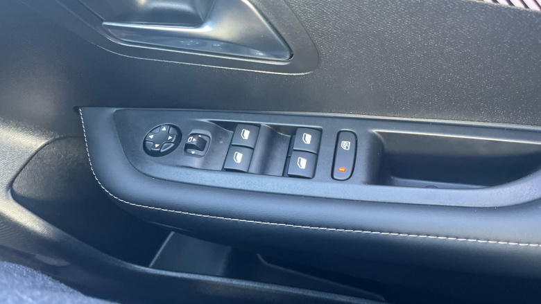 Peugeot 208 1.2 PureTech 100 Allure 5dr Petrol Hatchback